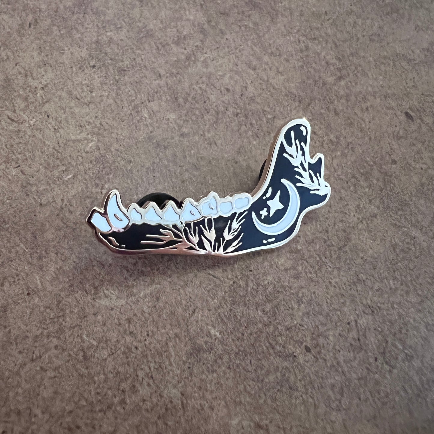 Wolf Jaw Pin